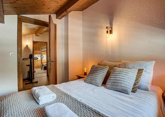 Apartment Mika, Alpes Agency, Slope Side Location, Central Chamonix, Sleeps 4-6 Chamonix