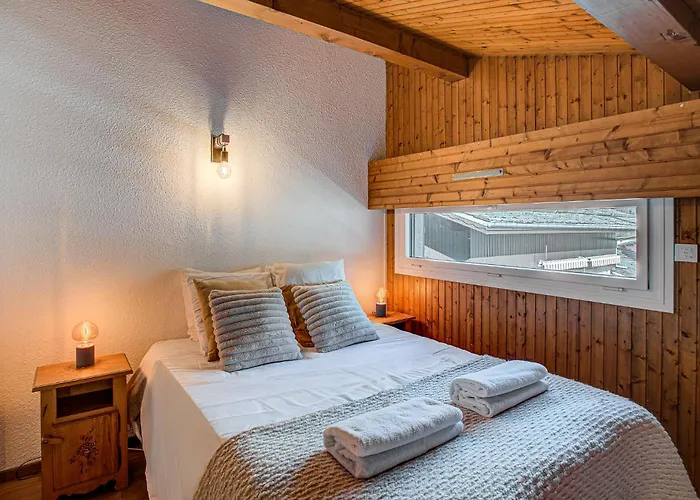 Апартаменти Mika , Alpes Travel, Slope Side Location, Chamonix, Sleeps 4 6 *